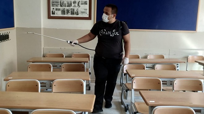 Bergama’daki sınav merkezleri dezenfekte edildi